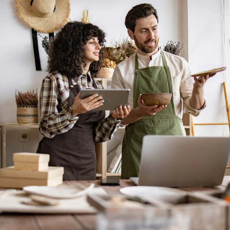 Create compliant invoices in seconds